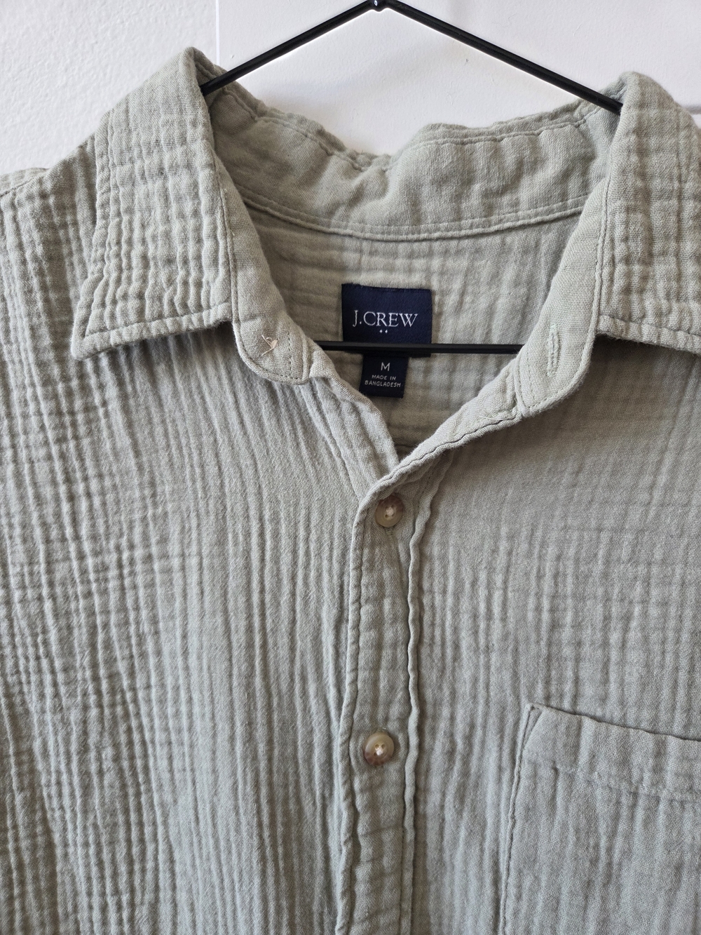 J. Crew Men’s Short-Sleeve Button-Up Shirt in Light Sage Green - Picture 3 of 4